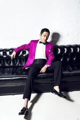 组图：宗峰岩时尚大片化身型男玩转雅痞风