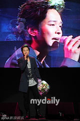 组图：金桢勋退役举办首场粉丝会 宣传新唱片