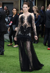 高清图：《白雪公主与猎人》伦敦首映 塞隆美艳