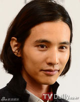 组图：韩星元斌亮相代言活动 长发显削瘦柔美