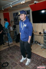 组图：林峰将再再次唱响红馆 帅气练唱