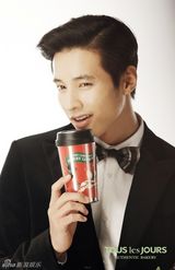 组图：元斌拍圣诞广告如童话般浪漫甜美