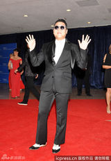 组图：鸟叔PSY亮相白宫晚宴 西装墨镜绅士风