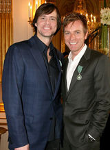 幻灯图集：吉姆-凯瑞和麦克格雷格上演同性热吻