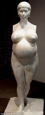 组图：欧美明星曝裸体雕塑 皮特茱莉卡戴珊中枪