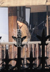 组图：章子怡上海补拍戏份 一袭旗袍气质古韵