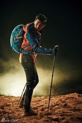 高清组图：韩星玄彬拍户外服广告 不惧风雨水火