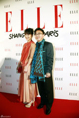 组图：陈燃粉红长裙优雅亮相巴黎时尚夜