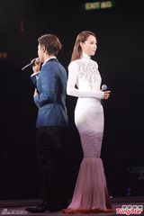 高清图：众巨星撑场雷颂德个唱 杨千嬅蕾丝诱惑