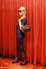 高清图：帕里斯-希尔顿独家写真 迷人女王笑容妩媚