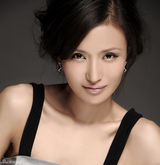 组图：“欣贵人”万美汐推写真 性感露背