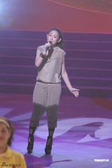 组图：容祖儿林峰为慈善开唱 高海宁性感吸眼球