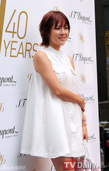 组图：孙艺珍李真旭等出席名品庆典活动