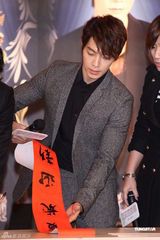 组图：《华丽的挑战》办见面会 陈意涵片场很疯狂