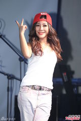 组图：艾怡良示爱小宇狂躲 两人相约穿胚胎衣