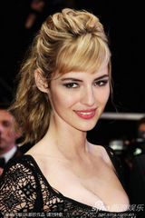 幻灯：《黑色天堂》首映 剧组集体大秀假面骑士面具