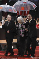 组图： 卢燕与亚洲新人奖评委现身颁奖礼