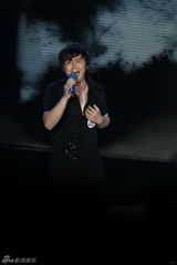 幻灯组图：快男突围赛第五场 “回锅肉”惊险晋级