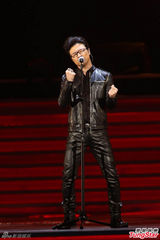 组图：汪峰中歌榜连唱三首飙高音high翻全场