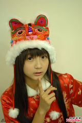 组图：许雅涵登时尚杂志 扮小女鬼拍鬼照