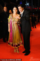 幻灯图：《可汗》首映 女星着印度传统服饰华丽迷人