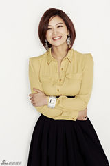 组图：曹曦文熟女系写真 笑容温暖女人味足