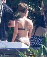 组图：LadyGaga巴西度假比基尼秀凹凸身材