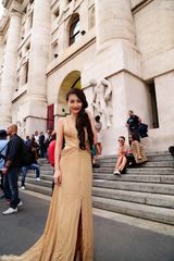 组图：孙敬媛空降米兰时装周深V魅力动人