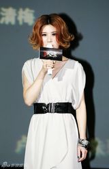 幻灯组图：尚雯婕含泪献唱《唐山大地震》主题曲