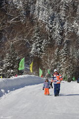 组图：《爸爸》爸爸们全副武装 冰天雪地劈木头