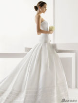 组图：超模芭芭拉唯美婚纱写真 典雅纯净秀美背