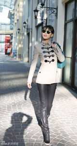 组图：韩丹彤秋日风衣街拍秀时尚气质