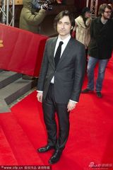 组图：《弗兰西丝-夏》首映 格蕾塔秀美腿