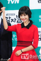 组图：吕珍九搭河妍秀演新剧《土豆星》