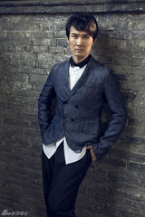 组图：张铎复古写真年代味浓演绎低调华丽