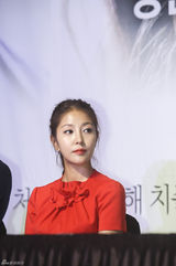 独家高清：《期待恋爱》发布 宝儿红裙清纯可爱