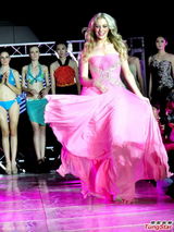 组图：亚洲超模亮相南宁 10国美女风情万种