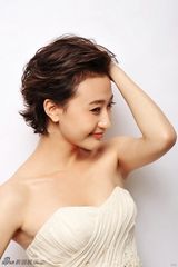 组图：阎娜明媚写真甜美笑容传递温暖