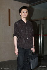 杜丽莎被告拖欠工资 其夫到庭应讯双方未达成和解