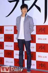 组图：李世英金素恩等众星捧场《刺》试映会