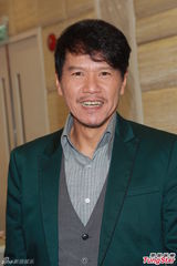 组图：张家辉难忘昔日受训点滴 行军礼显帅气