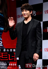 高清图：韩片《PS搭档》宣传 金雅中迷人池城卖萌