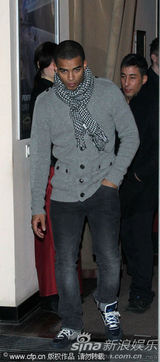 高清图：麦当娜现身柏林 小男友恩爱相伴