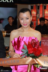 组图：李玟李美凤美艳亮相 李玟谈造人称顺其自然