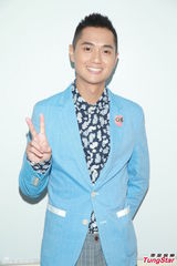 组图：许廷铿再上选秀舞台 开嗓比拼郑俊弘