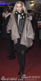 《大器晚成》首映 伊莎贝拉获电影节主席扶肩支持