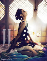 组图：韩国女演员尹素伊拍性感韩服写真