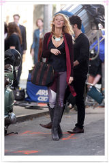 组图：布莱克-莱弗利现身片场潮装抢眼