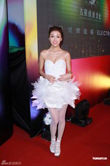 组图：薛凯琪签约新公司 刘谦否认与李蕴绯闻