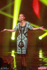 组图：金曲榜颁奖星光黯淡 张敬轩献主持处女秀